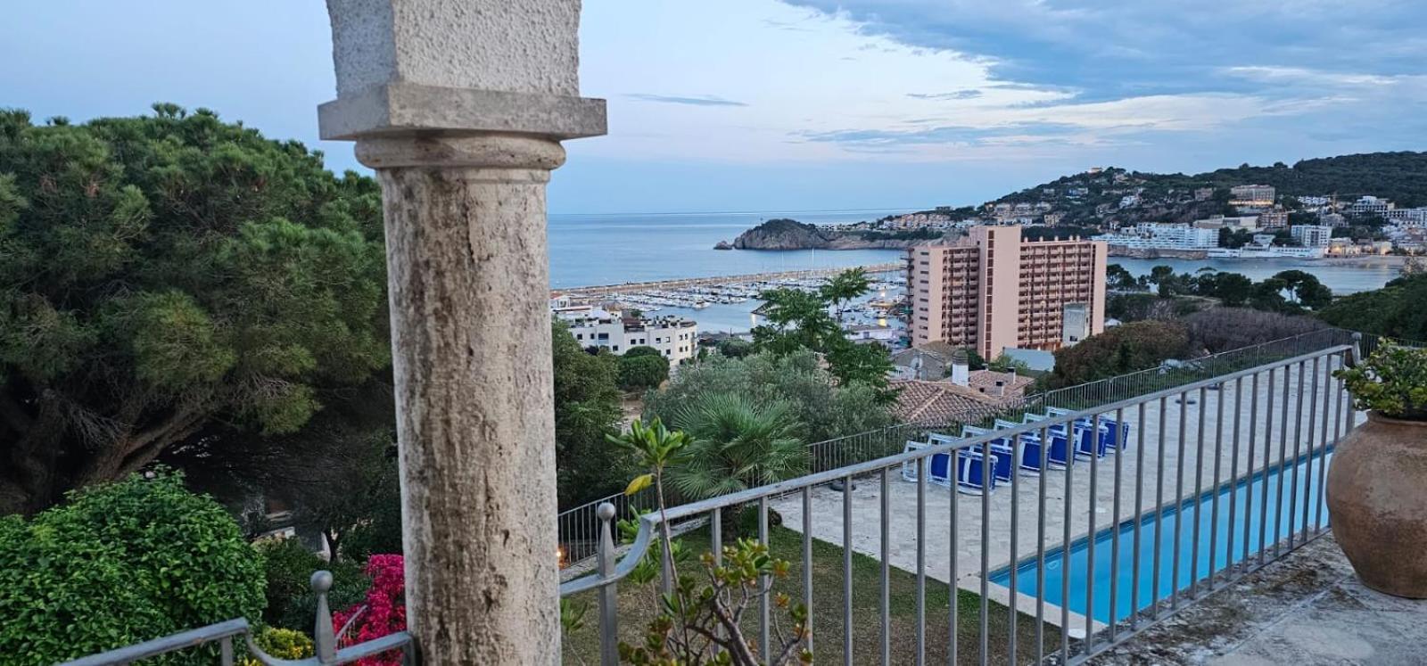 Villa Maricel Сан-Фелиу-де-Гишольс Экстерьер фото
