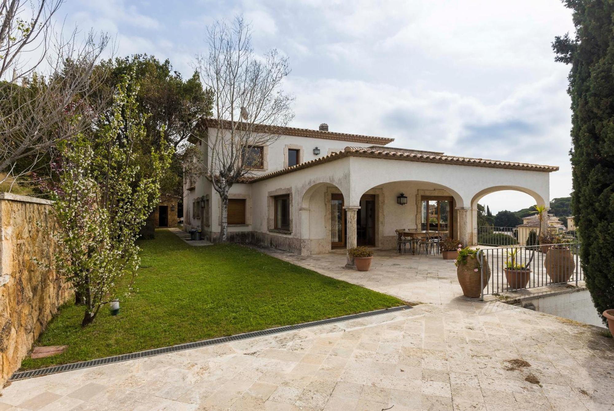 Villa Maricel Сан-Фелиу-де-Гишольс Экстерьер фото