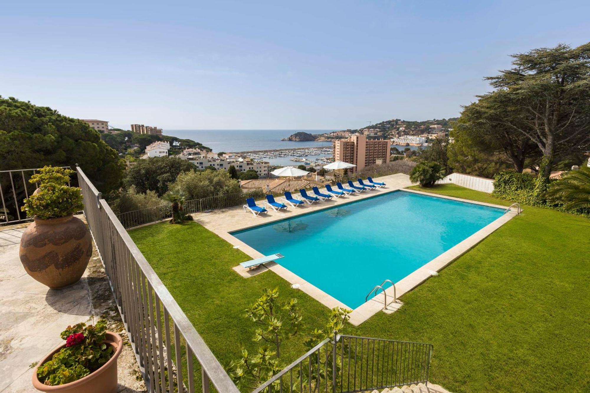 Villa Maricel Сан-Фелиу-де-Гишольс Экстерьер фото