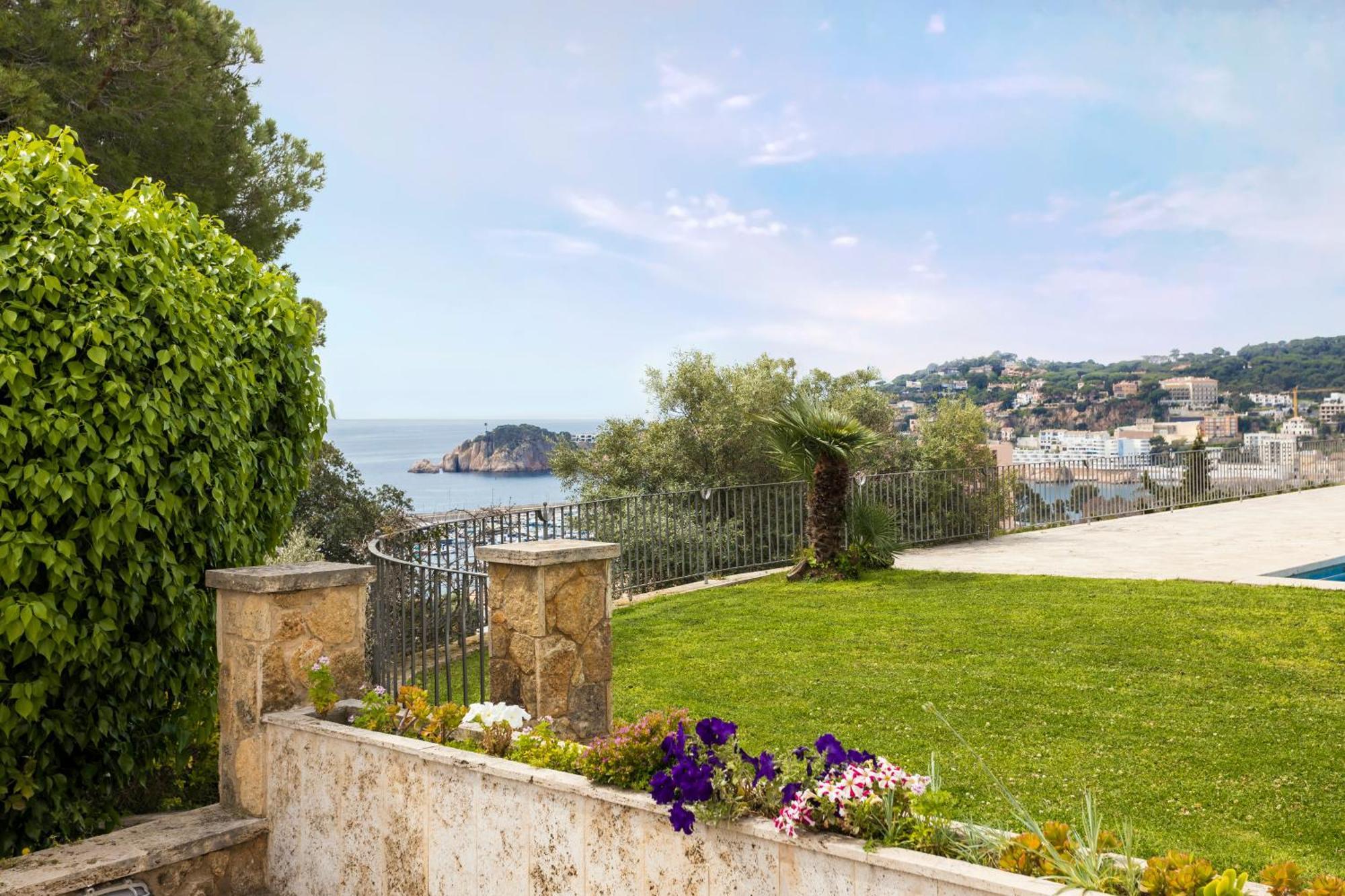 Villa Maricel Сан-Фелиу-де-Гишольс Экстерьер фото