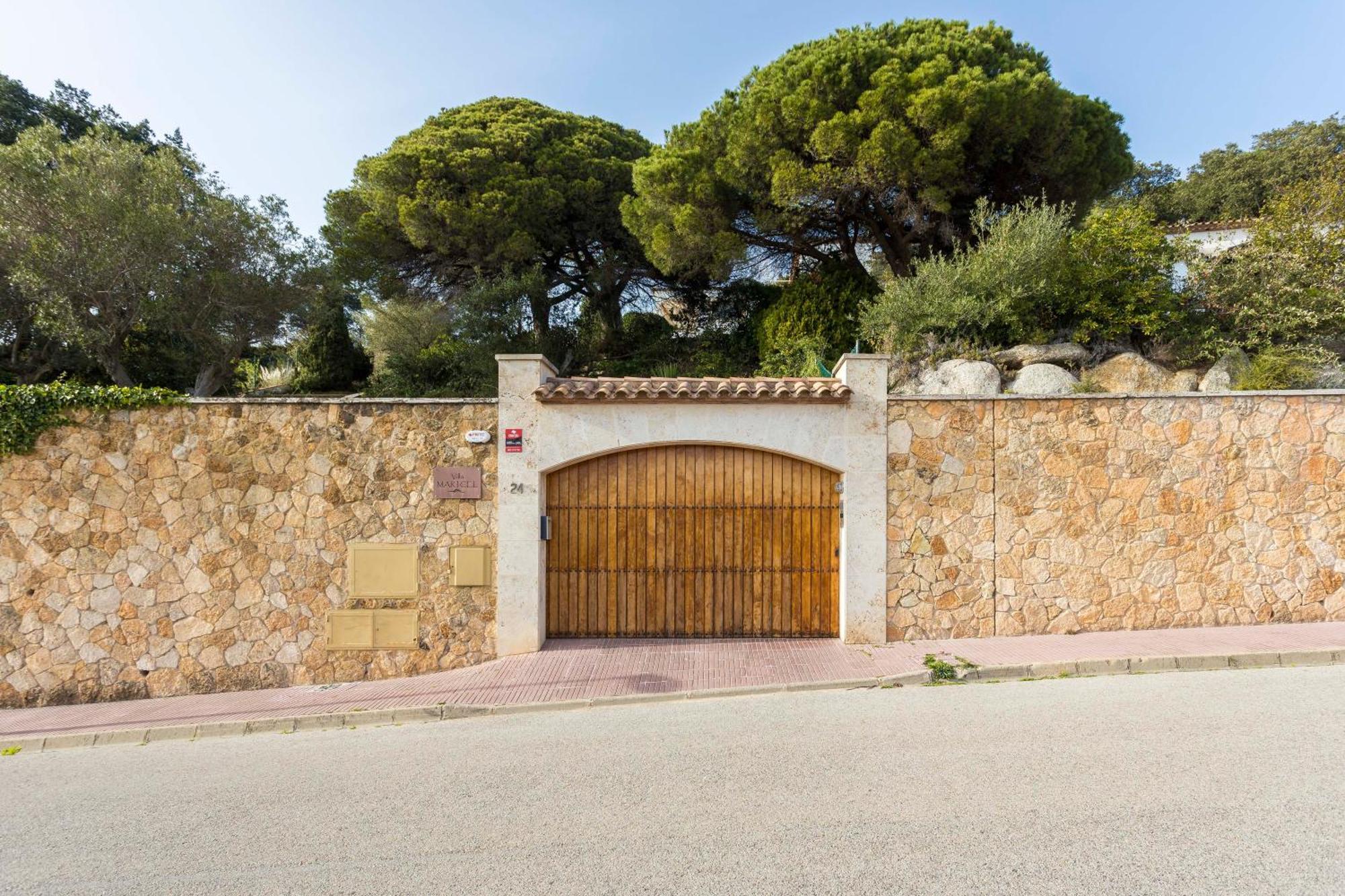 Villa Maricel Сан-Фелиу-де-Гишольс Экстерьер фото